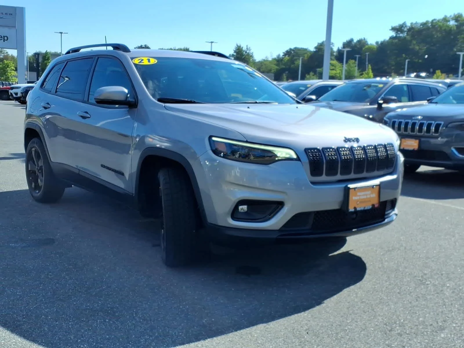 Certified Used 2021 Billet Silver Metallic Clear Coat Jeep Altitude image 5
