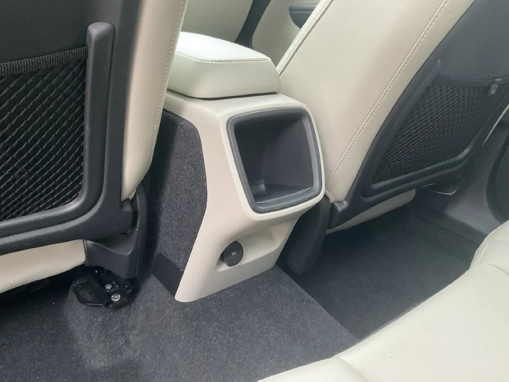 Used 2020 White Volvo Momentum image 22