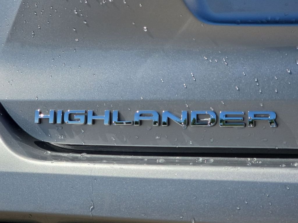 Used 2022 Silver Toyota XLE image 36