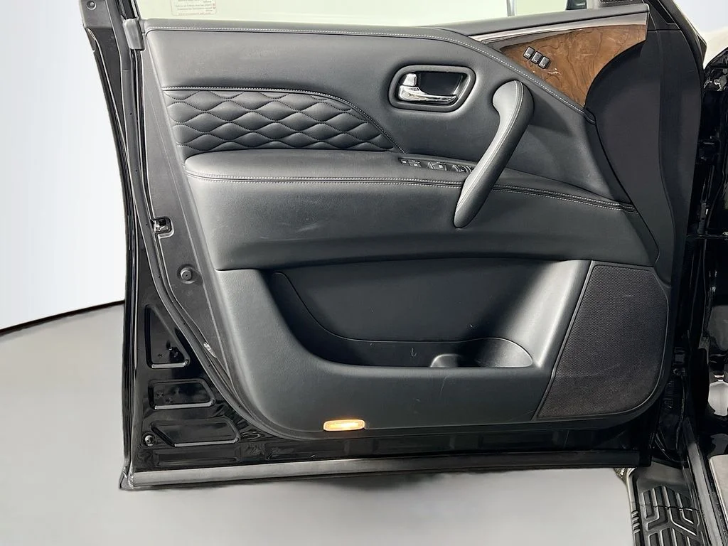 Used 2019 Black INFINITI LUXE image 18