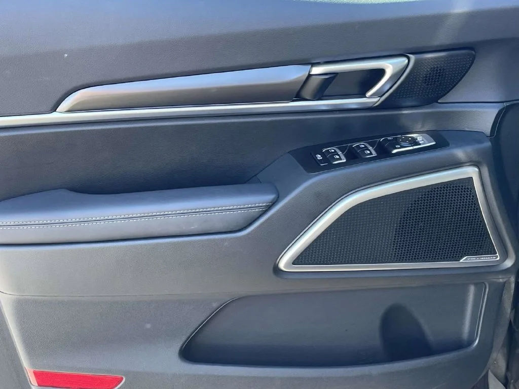 Used 2025  Kia S image 24
