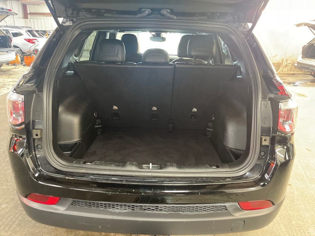 Used 2024 Black Jeep Latitude image 27