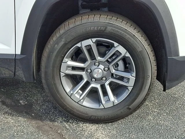 New 2027 Summit White GMC Elevation image 7