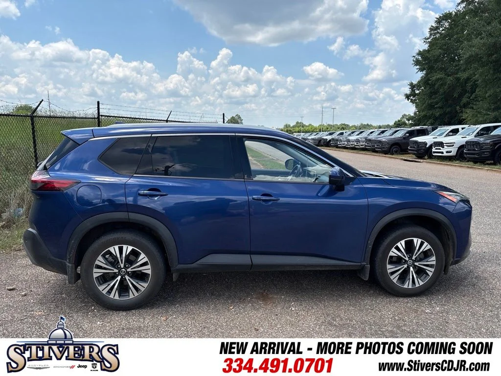 Used 2021 Blue Nissan SV image 5