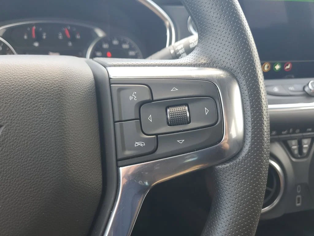 Used 2024 Summit White Chevrolet 2LT image 21
