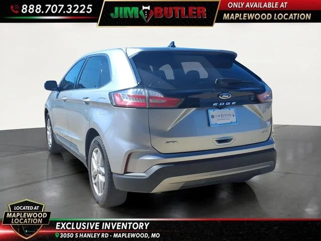 Used 2024  Ford SEL image 2