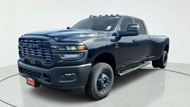 New 2026 Diamond Black Crystal Pearl-Coat Exterior Paint RAM Tradesman image 10