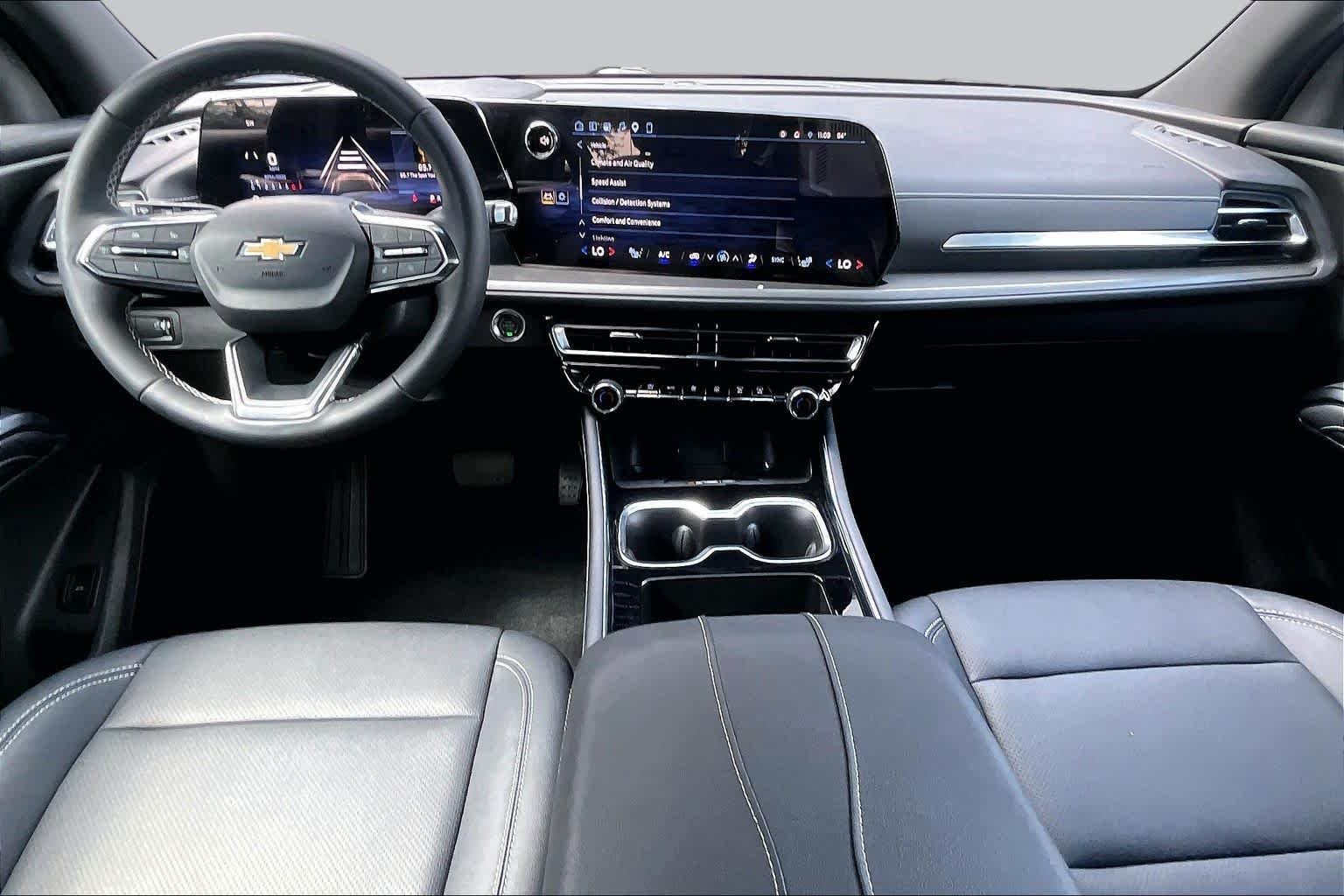 Used 2025 Lakeshore Blue Metallic Chevrolet FWD LT image 16