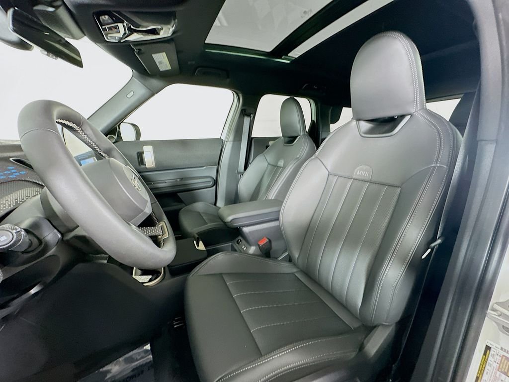 Used 2027 White Metallic MINI  image 11