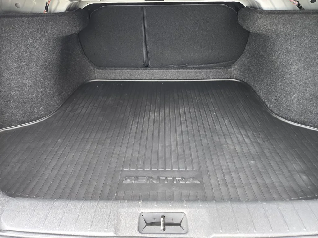 Certified Used 2023 White Nissan SR image 33