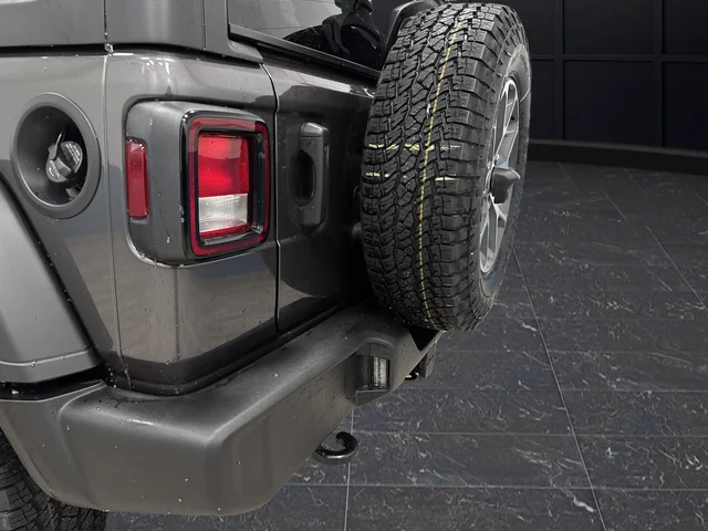 New 2026 Granite Crystal Metallic Clear-Coat Exterior Paint Jeep Sport S image 32