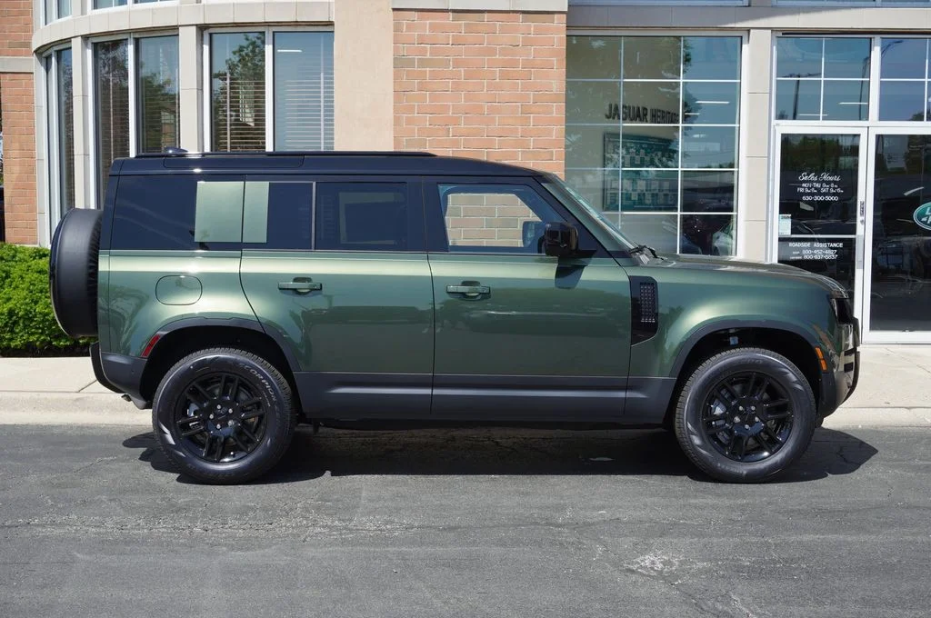New 2026 Woolstone Green Land Rover S image 8