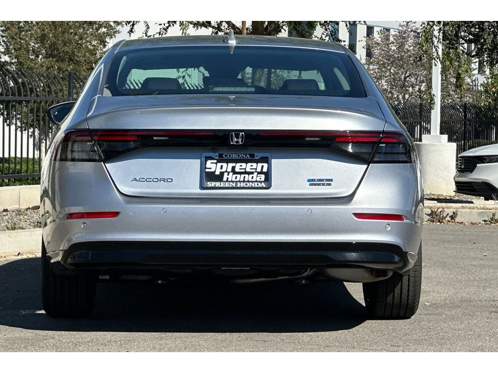 New 2026 Solar Silver Metallic Honda Touring image 5