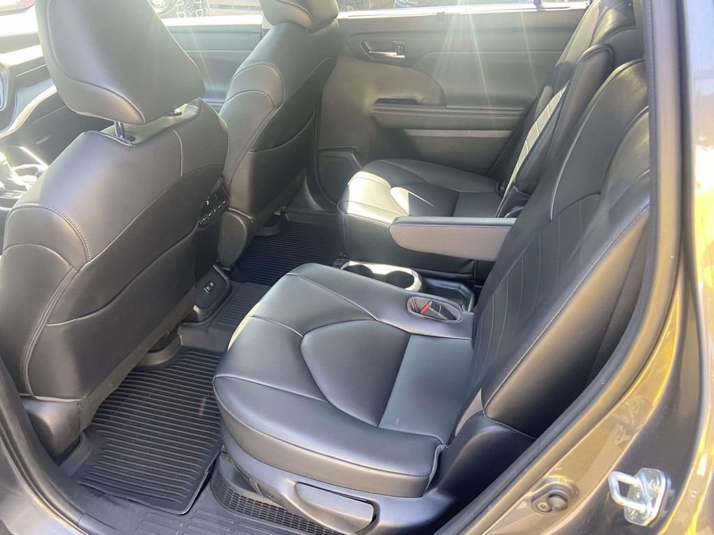 Used 2021 Gray Toyota XLE image 22