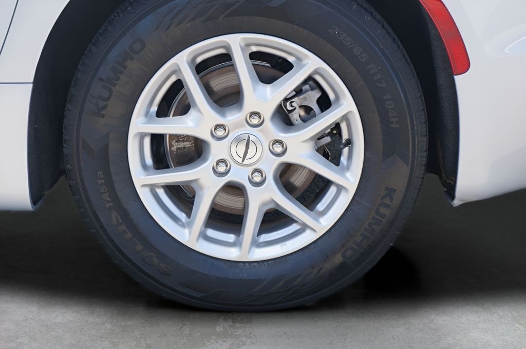 Used 2024 Silver Mist Clearcoat Chrysler Touring L image 11