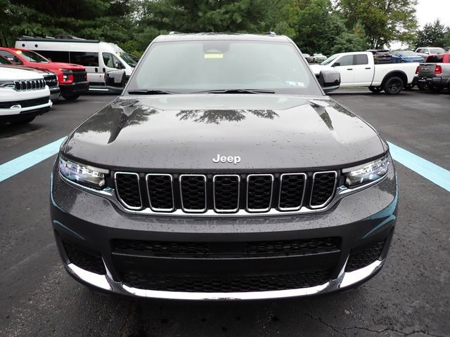New 2024 Baltic Gray Metallic Clear-Coat Exterior Paint Jeep Laredo image 10