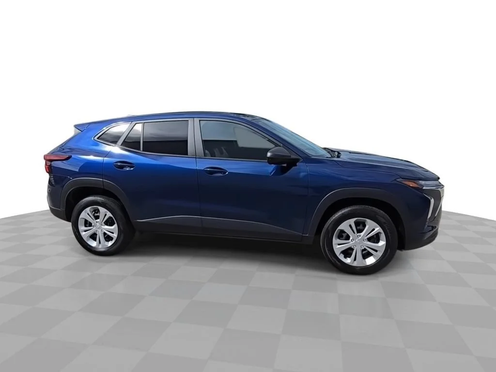 2024 Chevrolet Trax LS - Photo 9