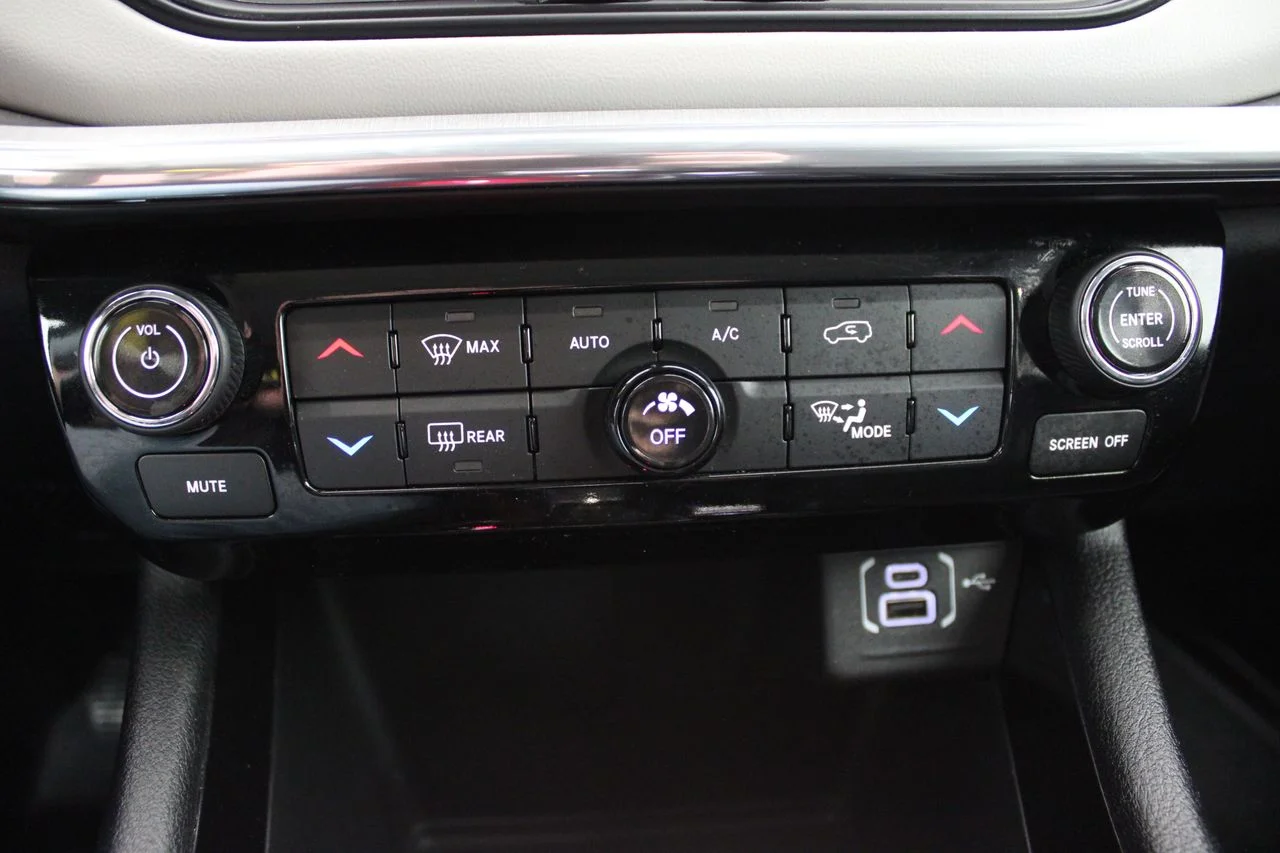 Used 2022 Gray Jeep Limited image 8