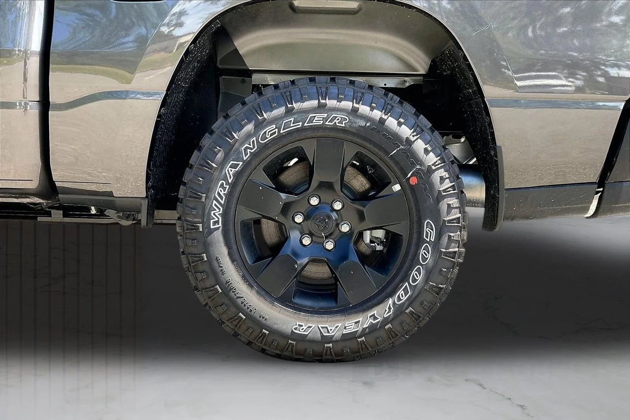 New 2026 Granite Crystal Metallic Clear-Coat Exterior Paint RAM Warlock image 29