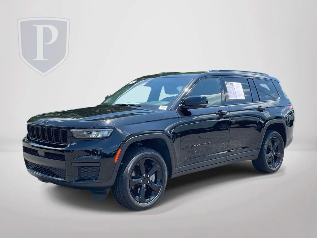 Used 2023 Black Jeep Altitude image 4
