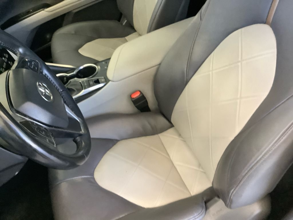 Used 2019 Gray Toyota XLE image 8