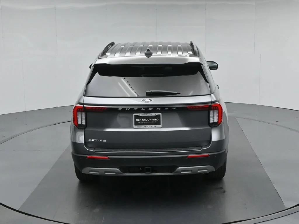 New 2027 Carbonized Gray Metallic Ford Active image 38