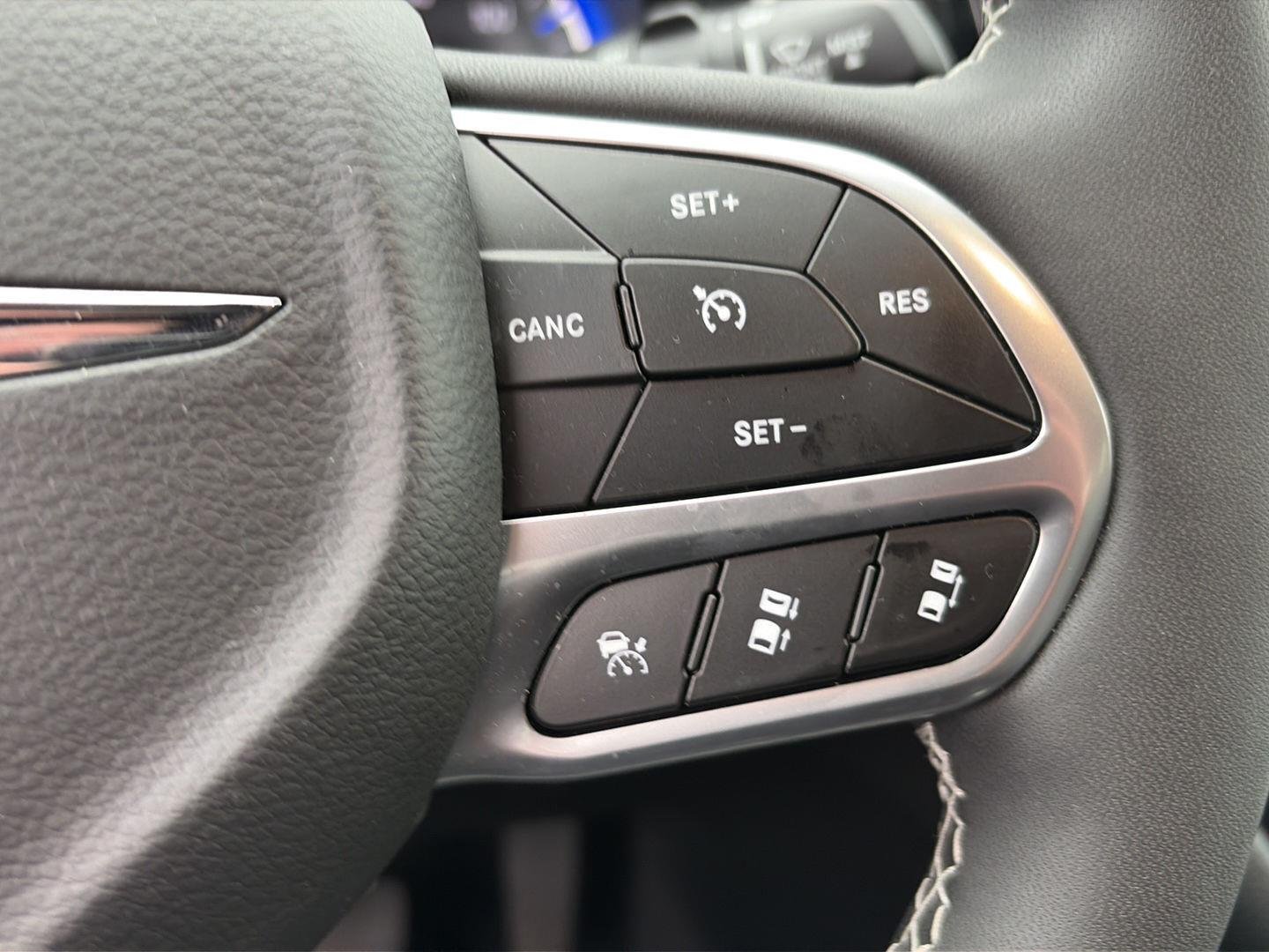 Used 2026 Diamond Black Crystal Pearlcoat Chrysler Select image 16