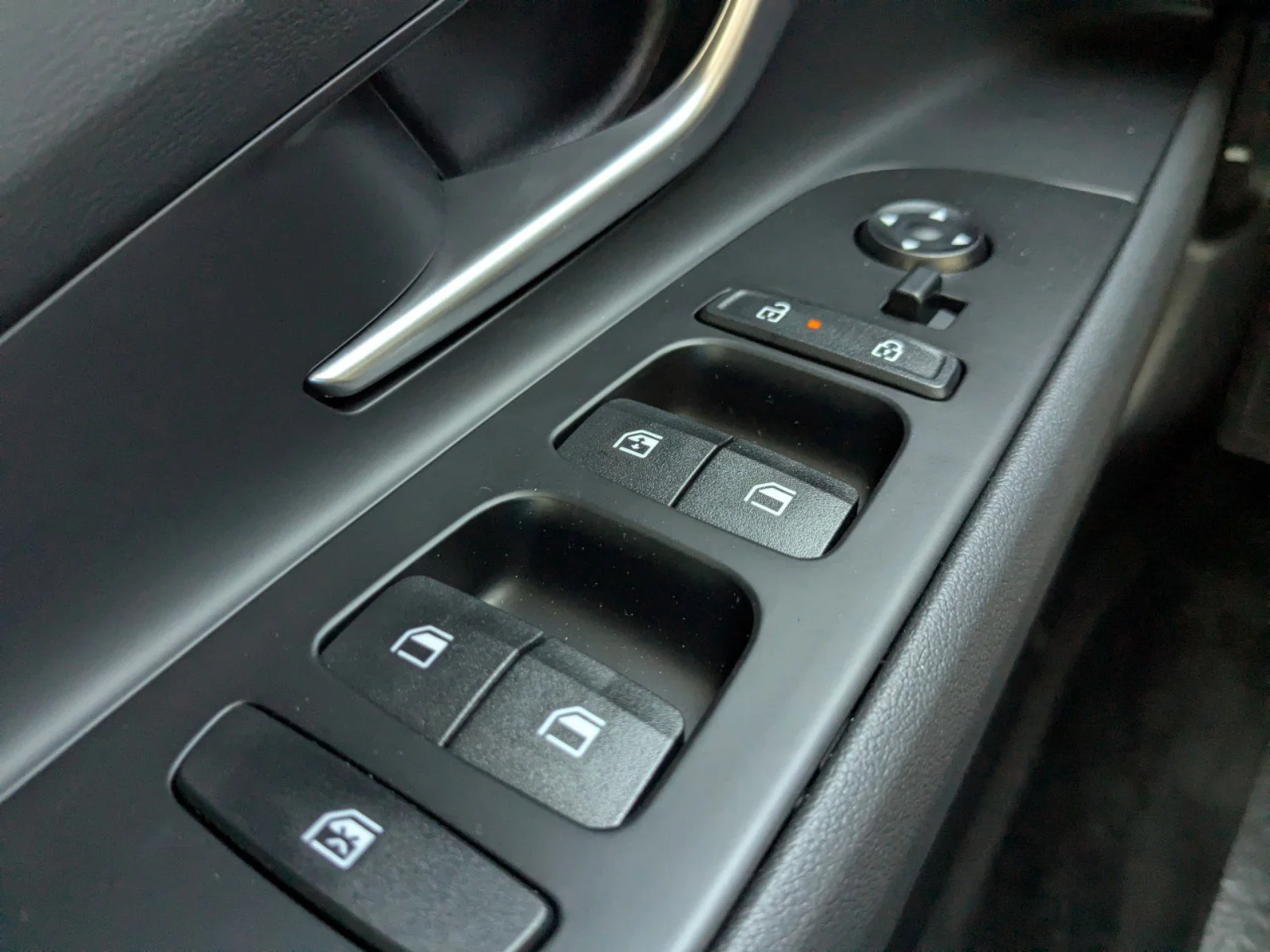 2025 Hyundai Elantra SEL - Photo 16