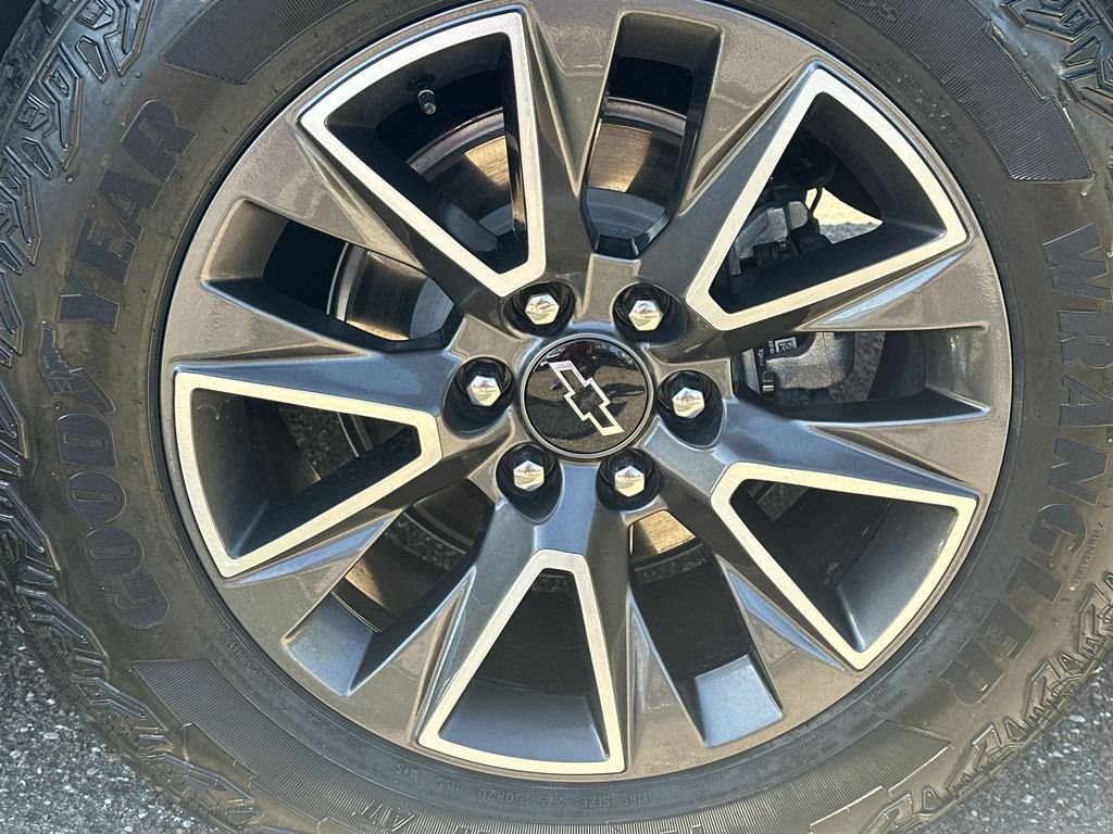 Used 2024 Sterling Gray Metallic Chevrolet Z71 image 35