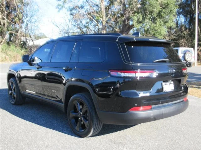 Certified Used 2022 Black Jeep Altitude image 4