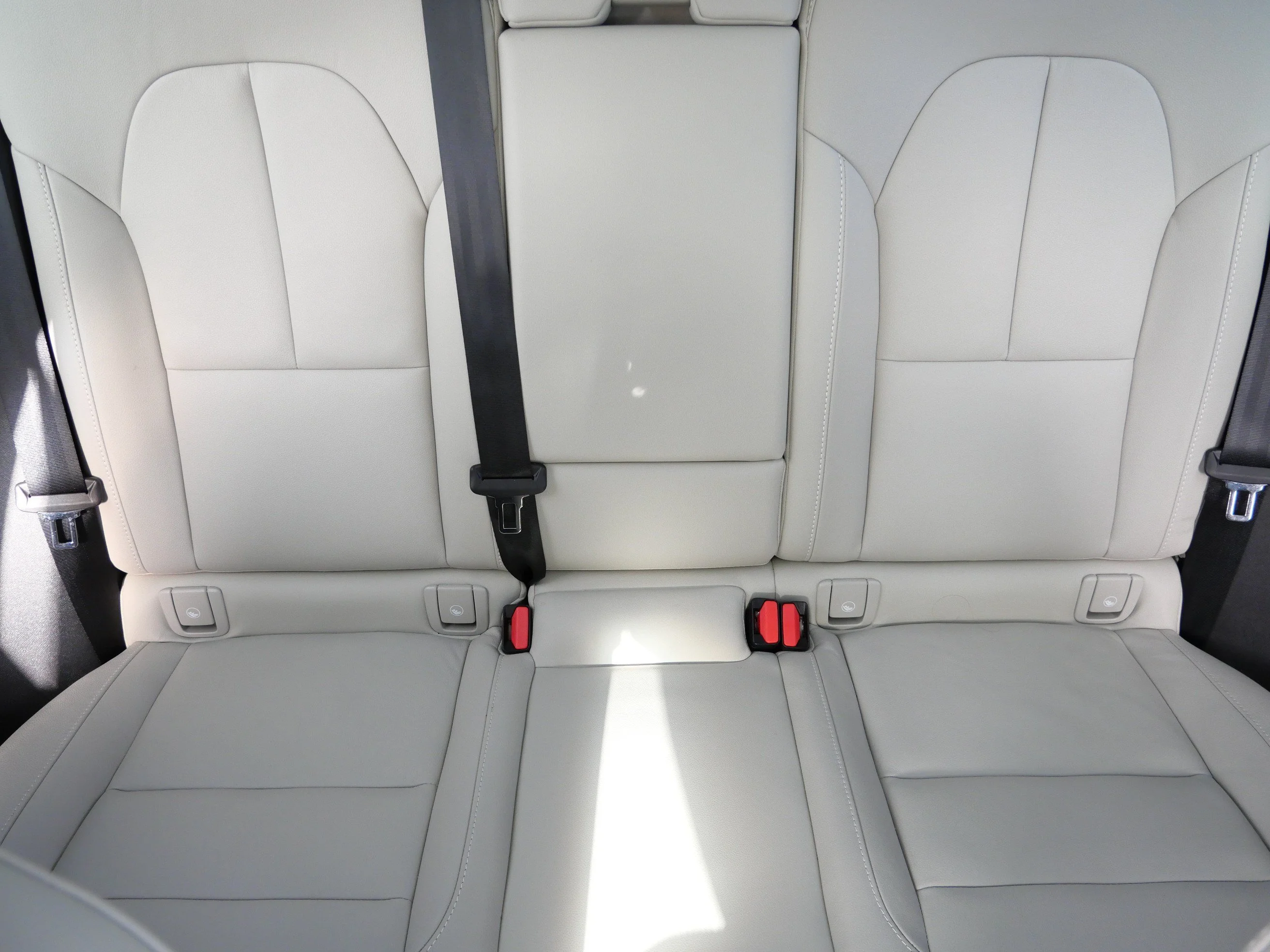 Used 2024 Silver Dawn Metallic Volvo Plus Dark Theme image 13