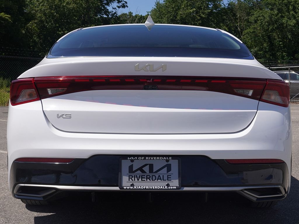 Used 2024 White Kia LXS image 12