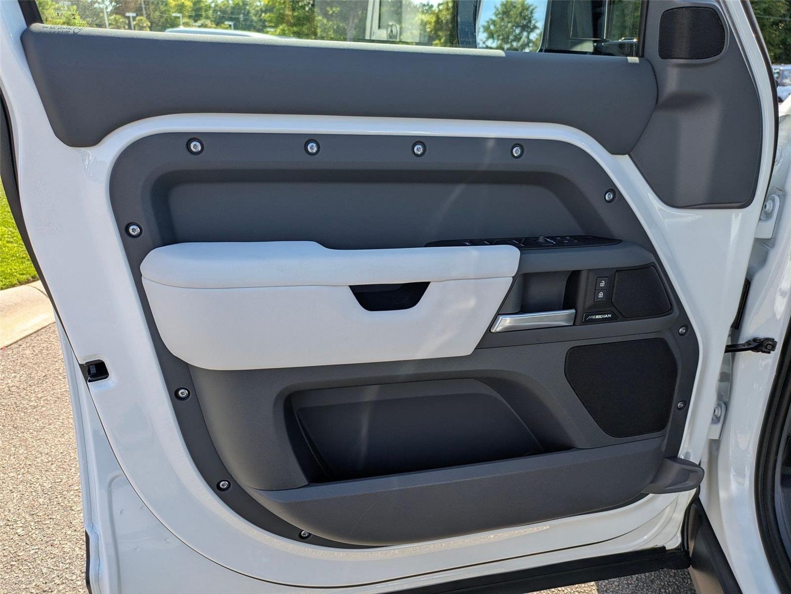 New 2026 Fuji White Land Rover S image 11