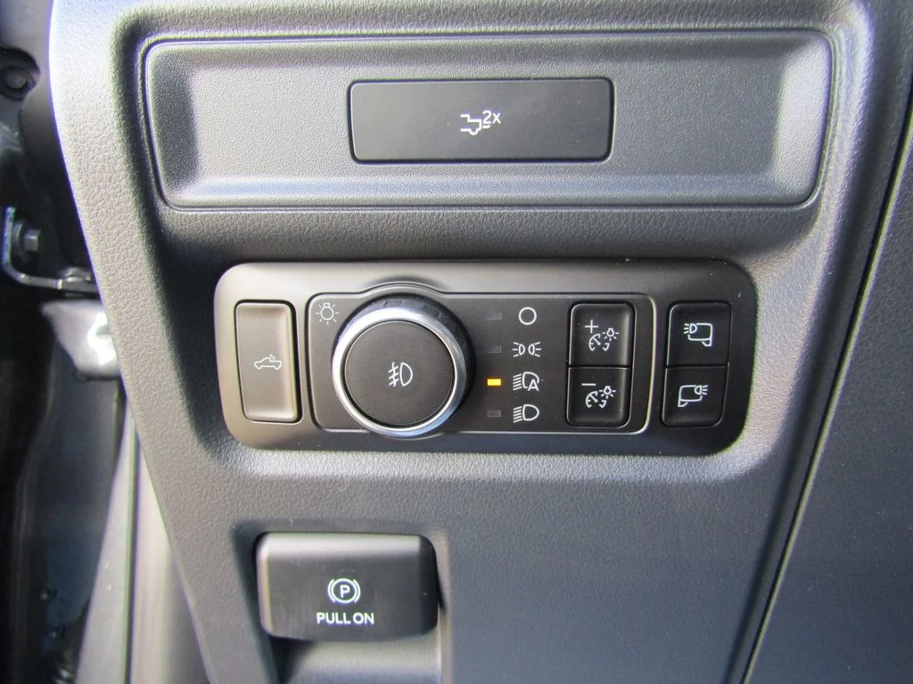 New 2026 Carbonized Gray Metallic Ford XLT image 24