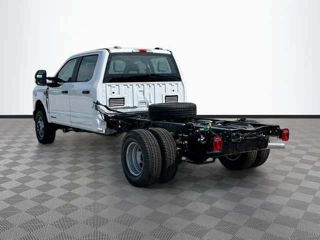 New 2026 Oxford White Ford XL image 4