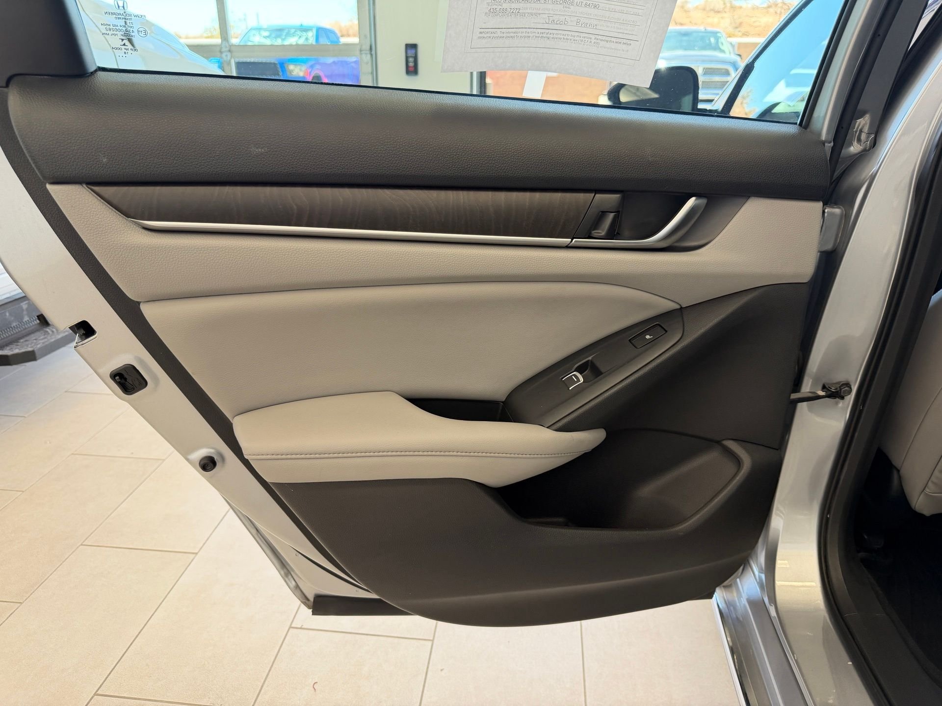 Used 2018 Silver Honda Touring image 38