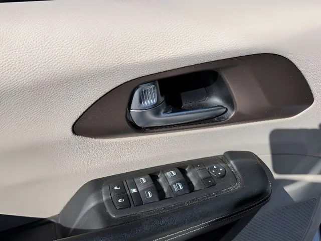 Used 2022 White Chrysler LX image 15