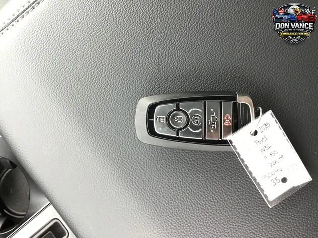 New 2025 Oxford White Ford XLT image 28