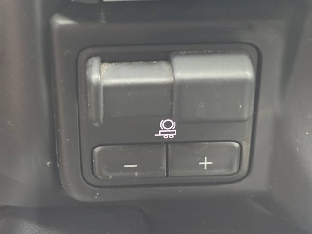 Used 2022 White Frost Tricoat GMC Denali image 29