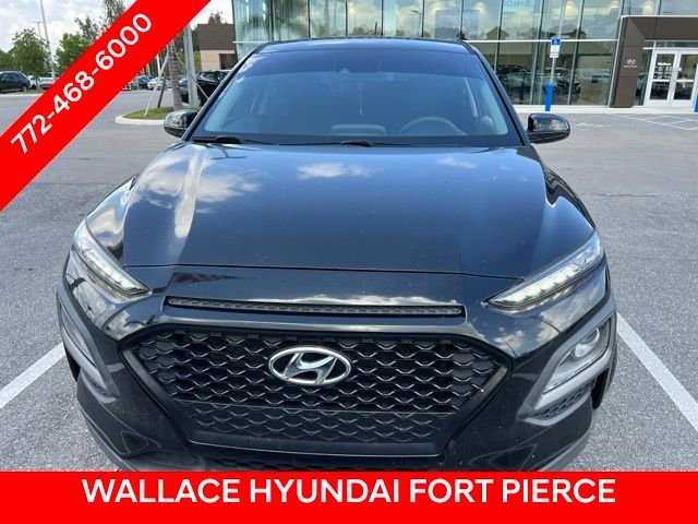 Used 2021 Black Hyundai SE image 2