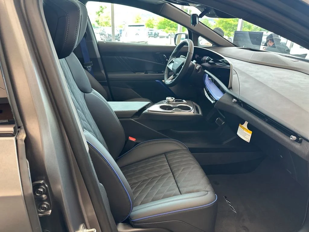 2026 Cadillac OPTIQ V-Series - Photo 33