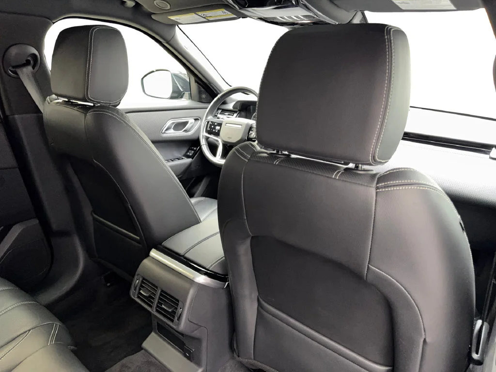 Used 2023 Black Land Rover R-Dynamic S image 43