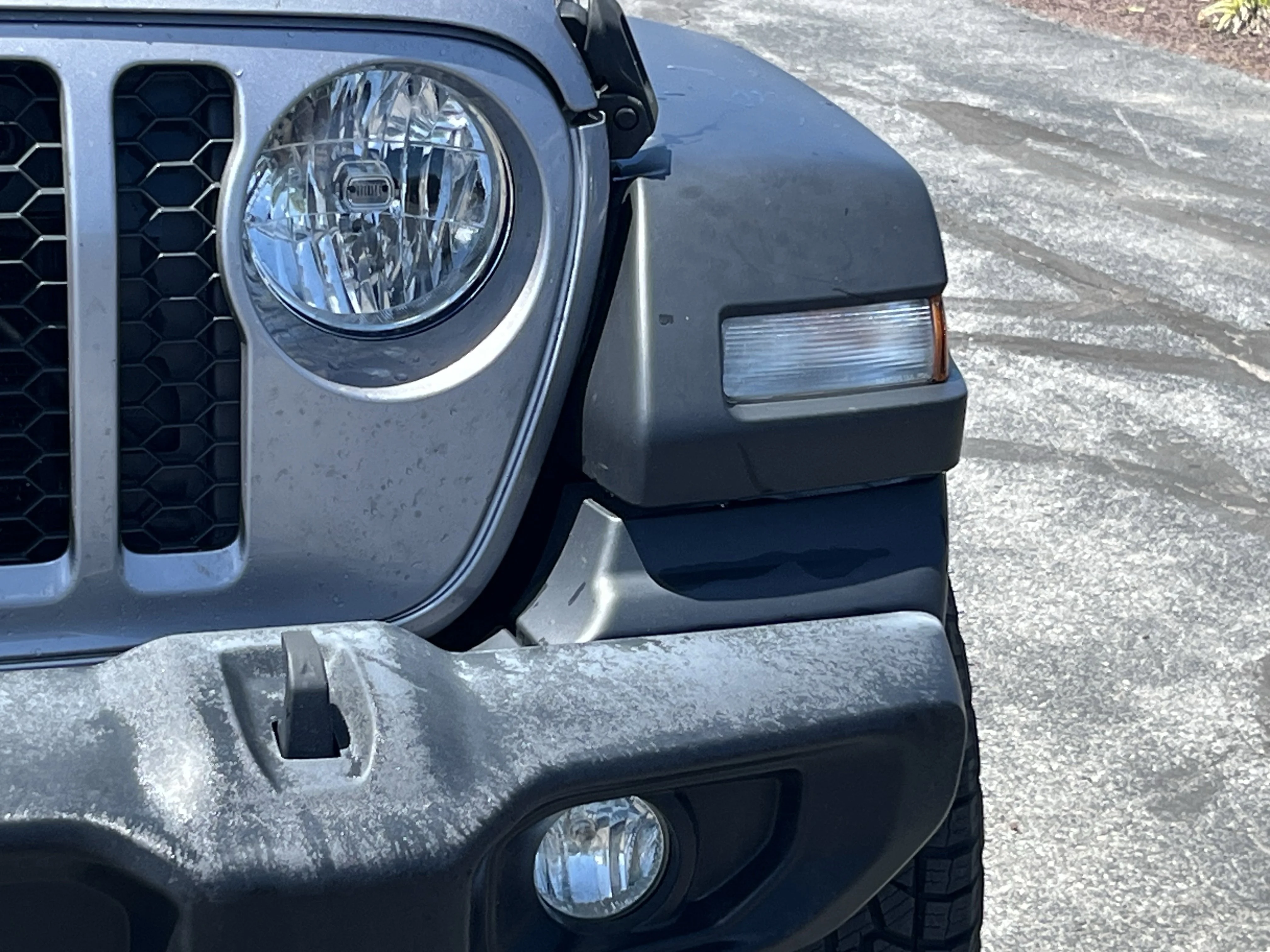 Used 2020 Billet Silver Metallic Jeep Sport image 12