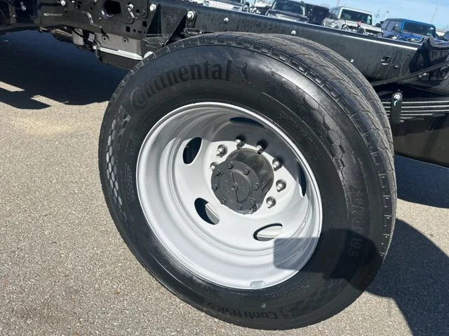 New 2026 Agate Black Metallic Ford F-550® XL image 25