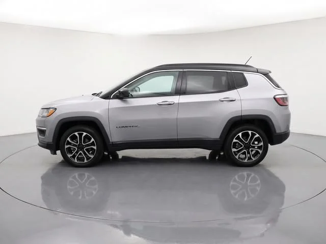 Used 2024  Jeep Limited image 28