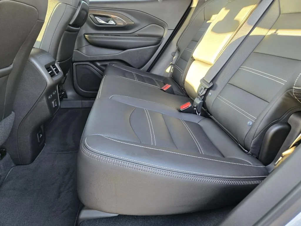 Used 2023 WHITE FROST TRICOAT GMC Denali image 11
