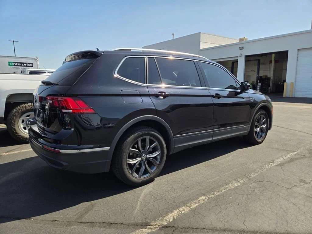 Used 2022 Black Volkswagen SE image 2