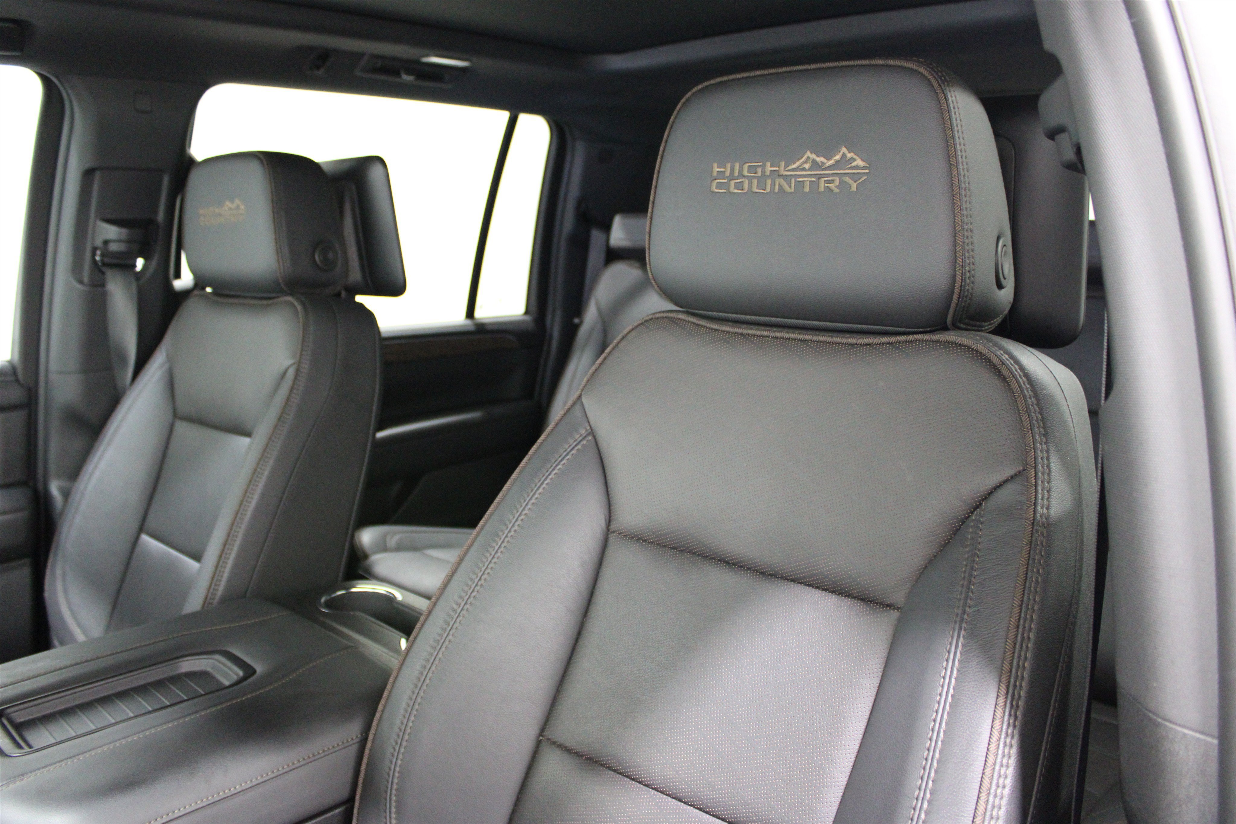 Used 2024 Iridescent Pearl Tricoat Chevrolet High Country image 5
