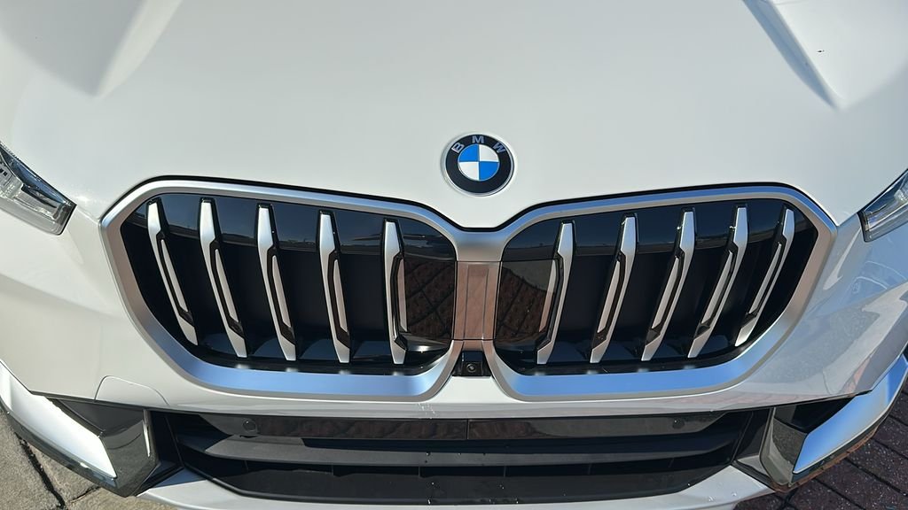 Used 2026 Alpine White BMW xDrive28i image 9