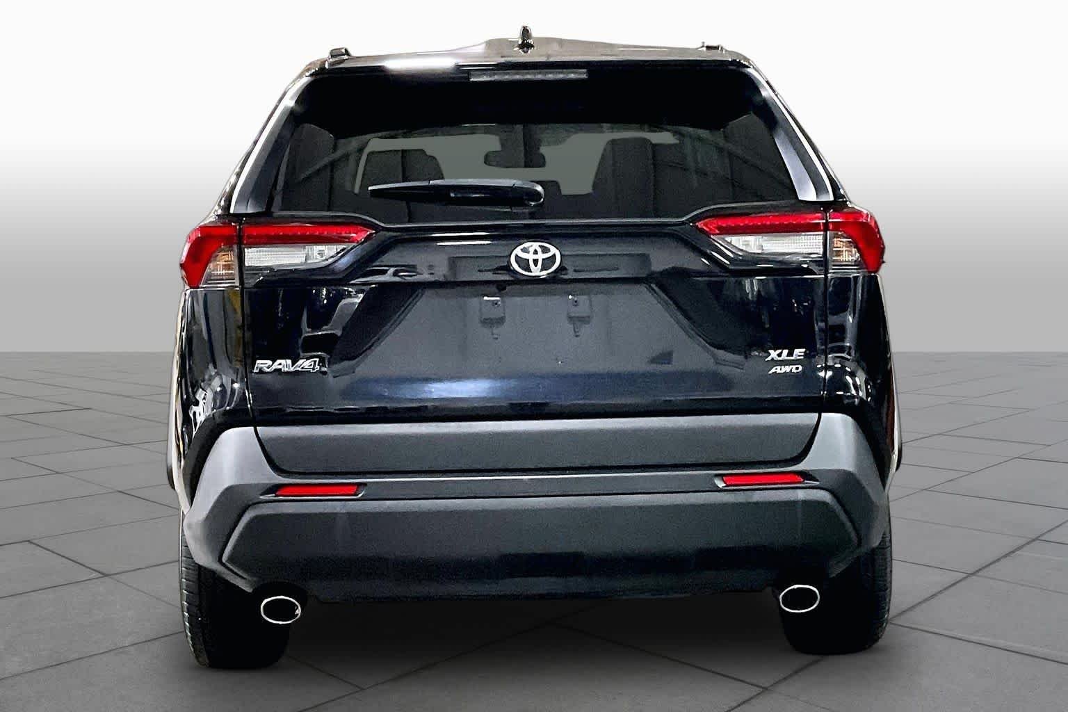 Used 2019 Midnight Black Metallic Toyota XLE image 5